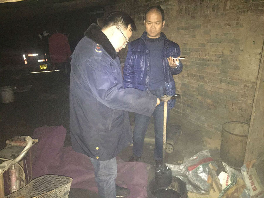 我局人员排查到一户手工制煤点.jpg